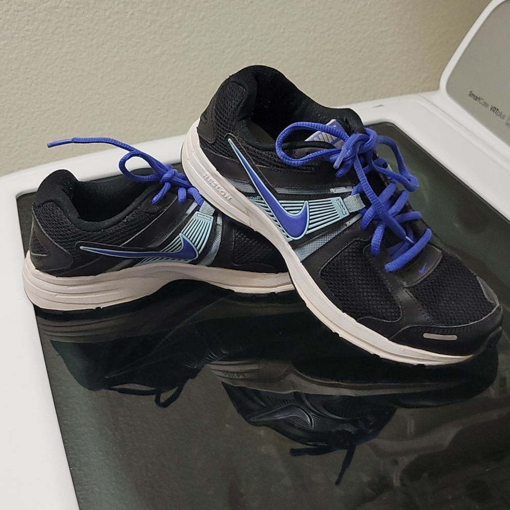 Nike Reslon Motion Fit Woman's Sneaker